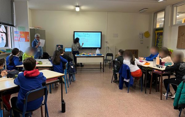 VOLTA Consulting durante la lezione di efficienza energetica in una scuola elementare